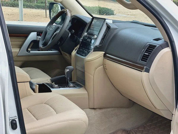 Toyota Land Cruiser VXR 2017 - GCC Specs