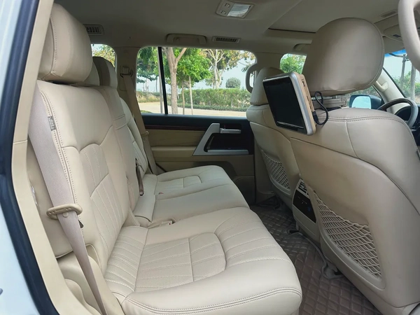 Toyota Land Cruiser VXR 2017 - GCC Specs