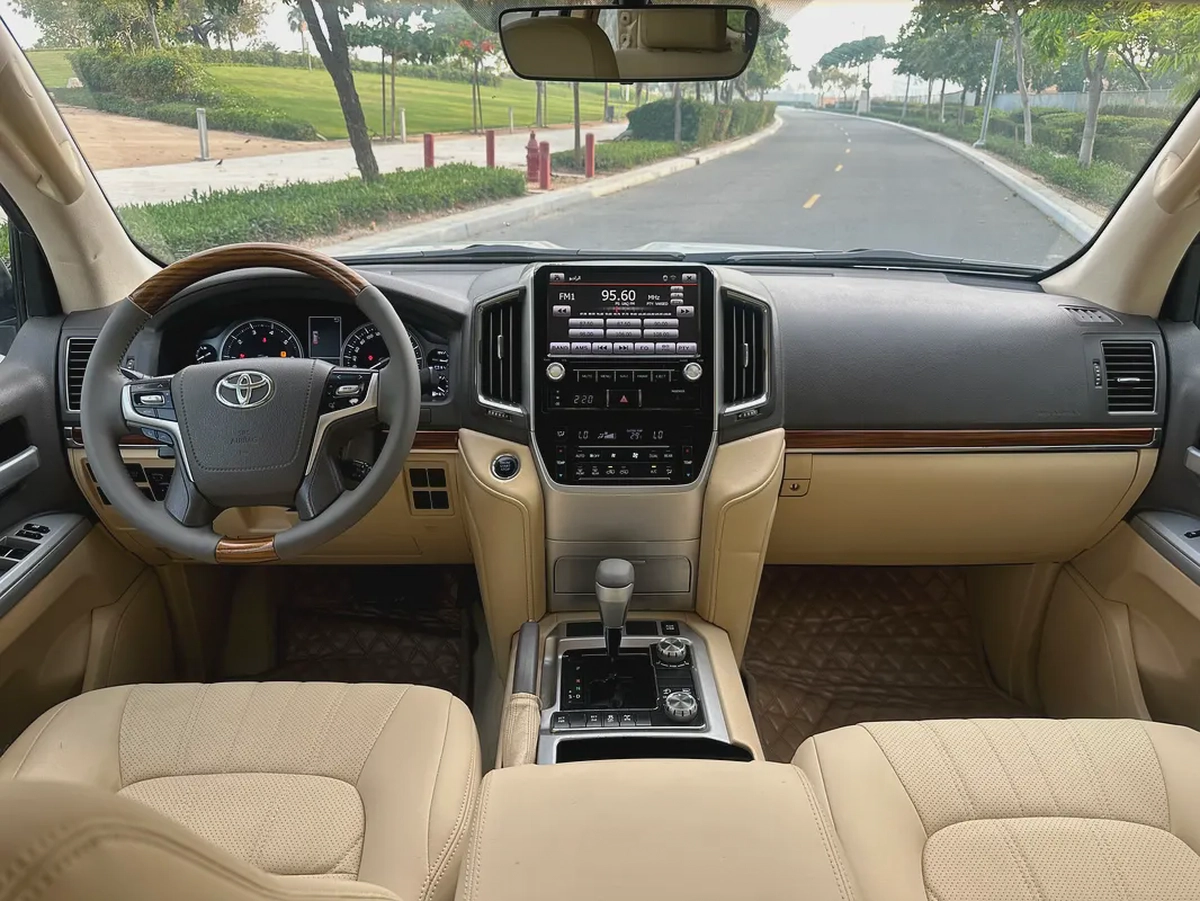 Toyota Land Cruiser VXR 2017 - GCC Specs-8-8
