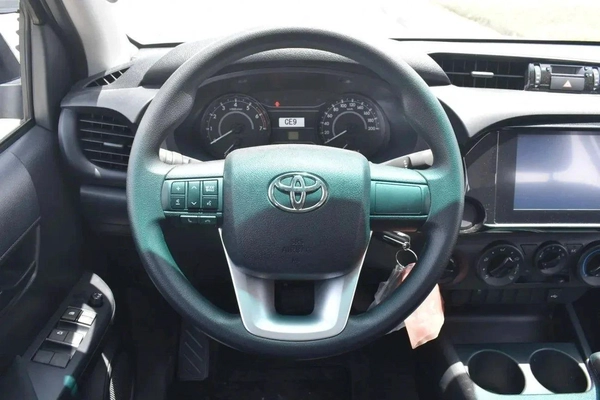 Toyota Hilux  DC 2.7L AT P.WINDO 4X4