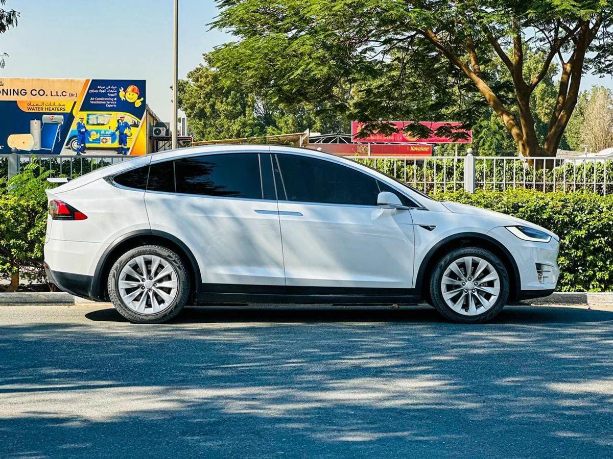 Tesla Model X LONG RANGE (AWD)-2-0