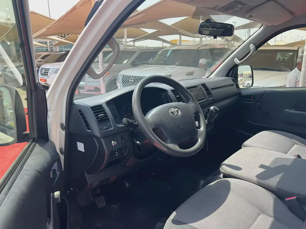 2016 Toyota Hiace | Van | Manual | GCC | Ref#1118-6-6