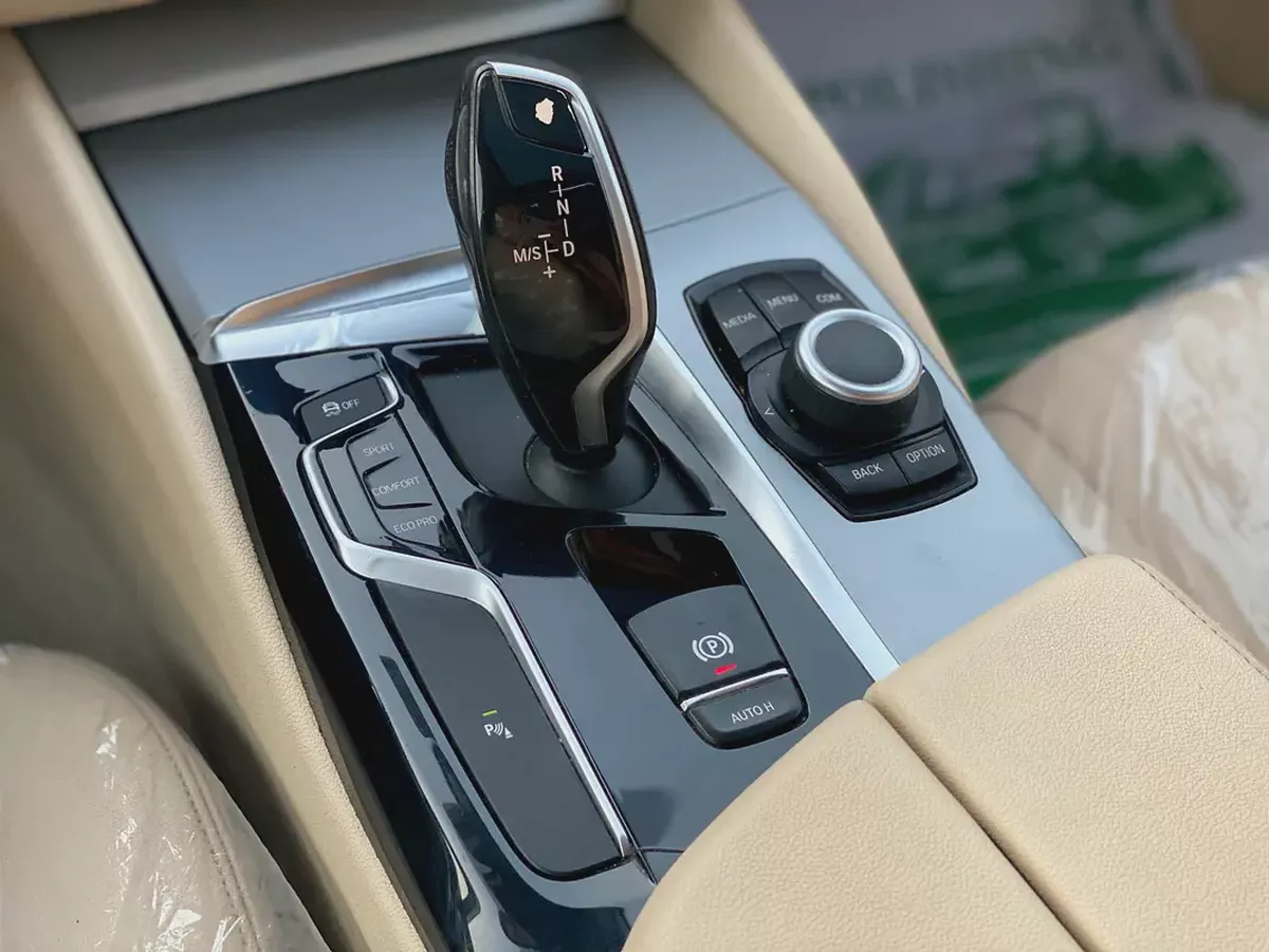 AED 950 Per Month | 2020 BMW 520i | GCC Specs | V4 2.0L engine Twin Turbo-9-9