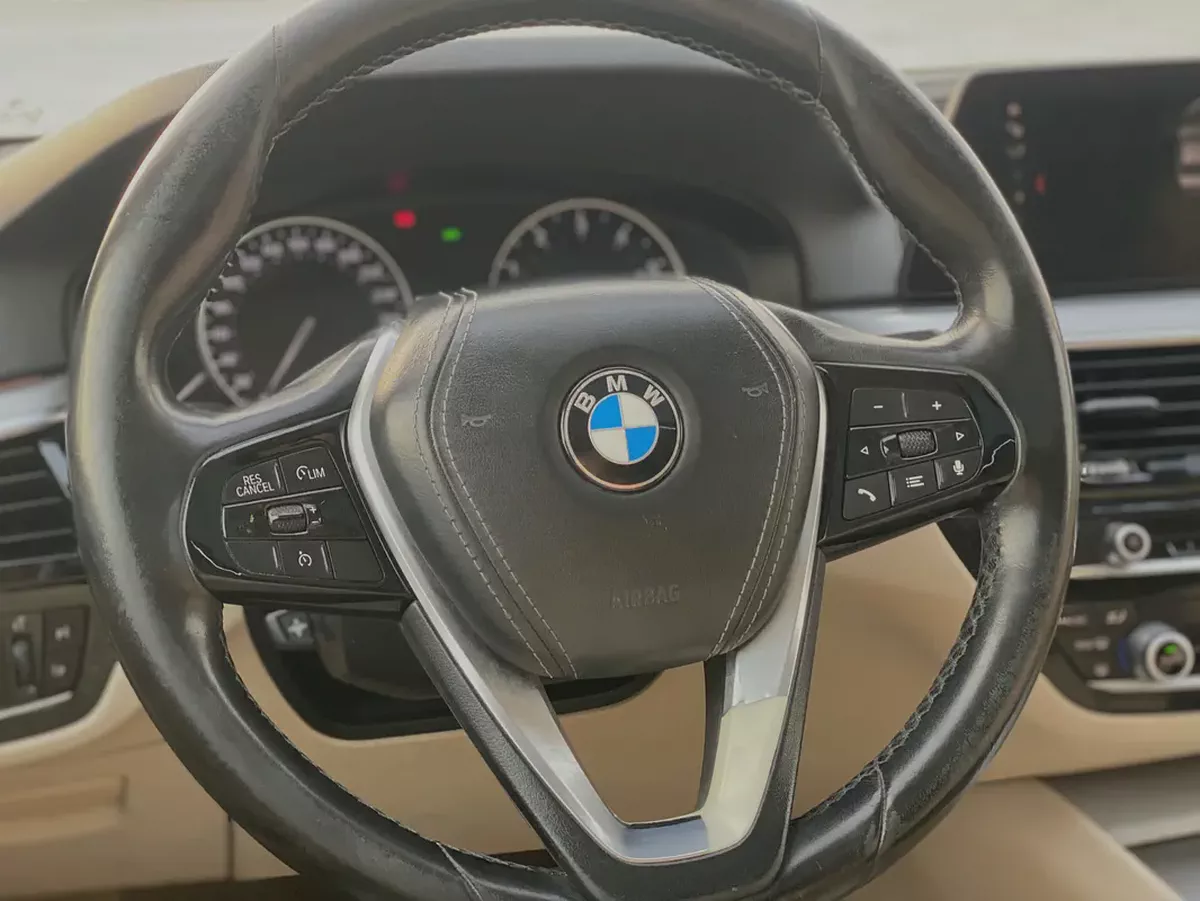 AED 950 Per Month | 2020 BMW 520i | GCC Specs | V4 2.0L engine Twin Turbo-10-10