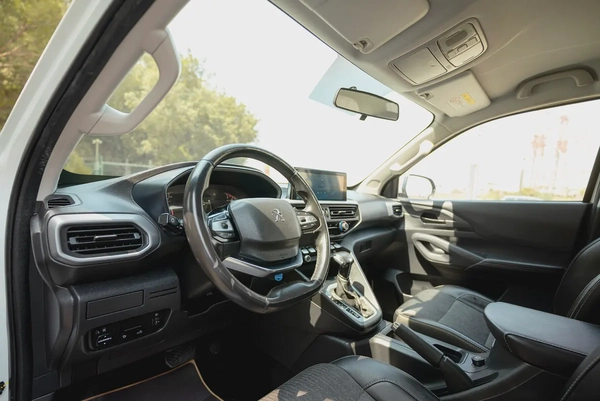 Landtrek | Double Cabin 4X2 Automatic | Petrol | GCC Specs | Ref#P07436