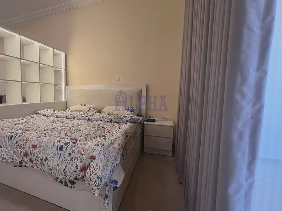Bright, Spacious, upgraded and newly furnished studio-2-2