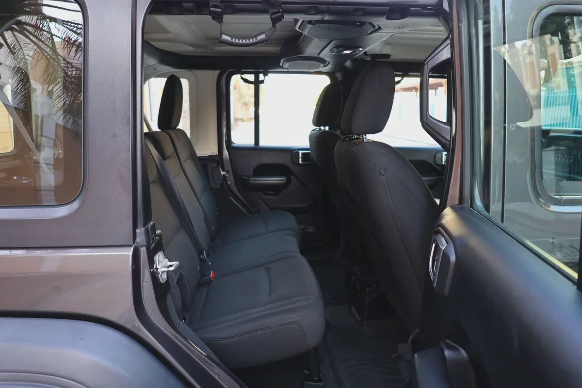JEEP WRANGLER -unlimited sport 2018-129000KM-GCC SPECS-FULL SERVICE HISTORY-EXCELLENT CONDITION-18-18