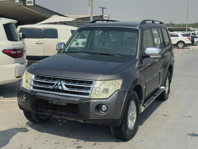 Mitsubshi pajero 2011 Gary color GCC calen car-9