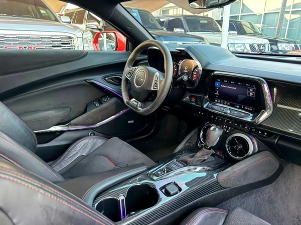 CHEVROLET CAMARO ZL1 GCC 2019 FULL OPTION ORIGINAL PAINT PERFECT CONDITION FULL SERVICE HISTORY