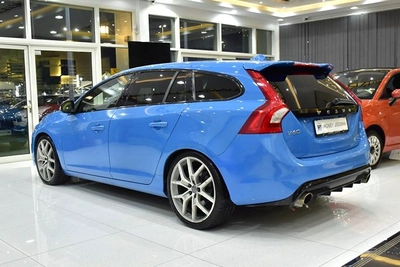 Volvo V60 Polestar T6 ( 2016 Model ) in Blue Color GCC Specs-3