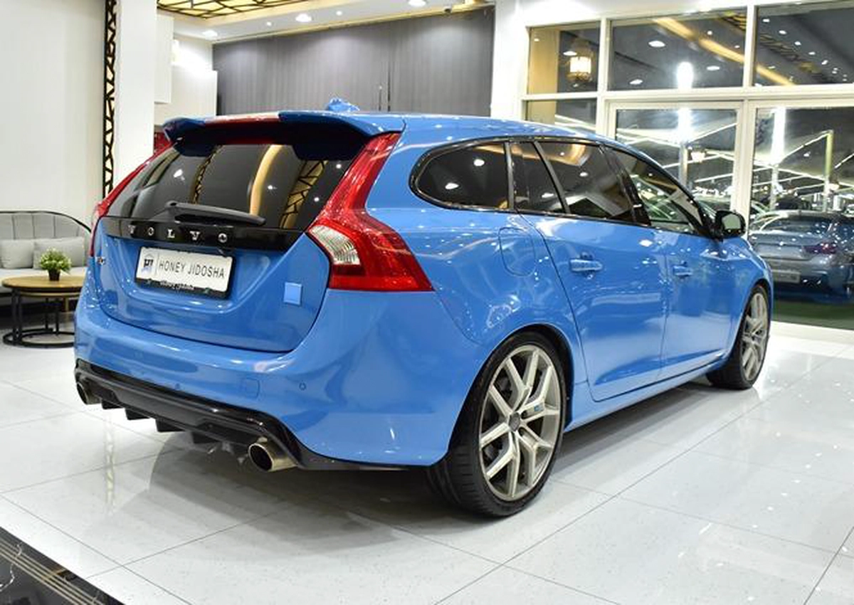 Volvo V60 Polestar T6 ( 2016 Model ) in Blue Color GCC Specs