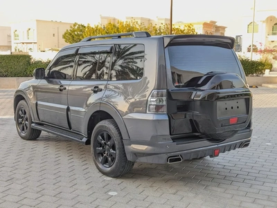 MITSUBISHI PAJERO 2017 GLS MID OPTION GCC IN EXCELLENT CONDITION-13