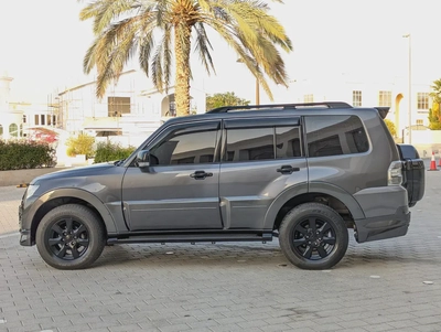 MITSUBISHI PAJERO 2017 GLS MID OPTION GCC IN EXCELLENT CONDITION-15