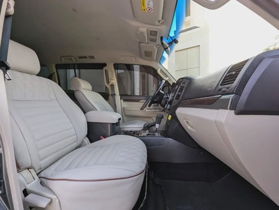 MITSUBISHI PAJERO 2017 GLS MID OPTION GCC IN EXCELLENT CONDITION-3
