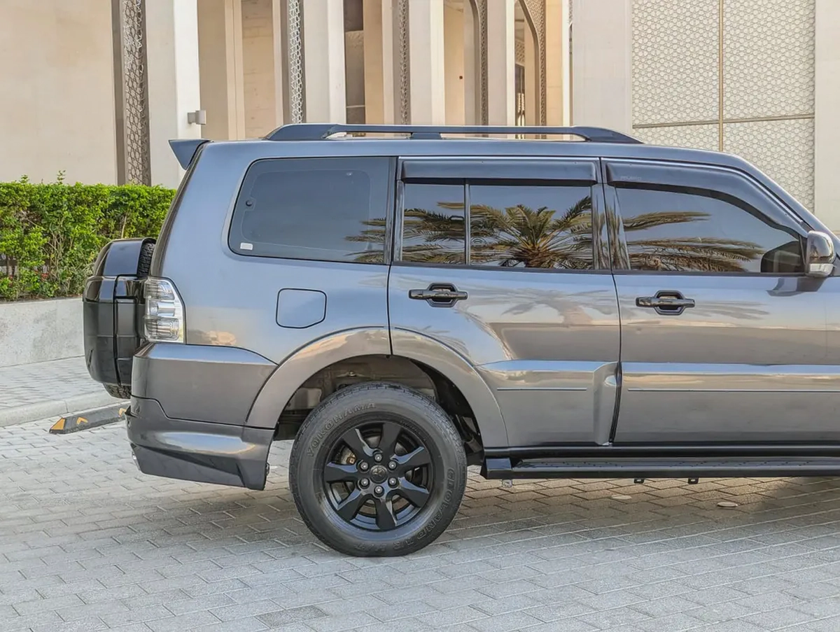MITSUBISHI PAJERO 2017 GLS MID OPTION GCC IN EXCELLENT CONDITION