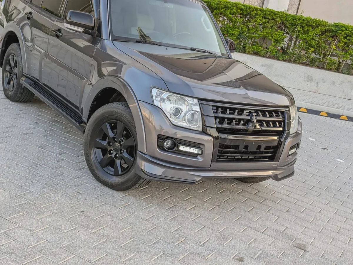 MITSUBISHI PAJERO 2017 GLS MID OPTION GCC IN EXCELLENT CONDITION