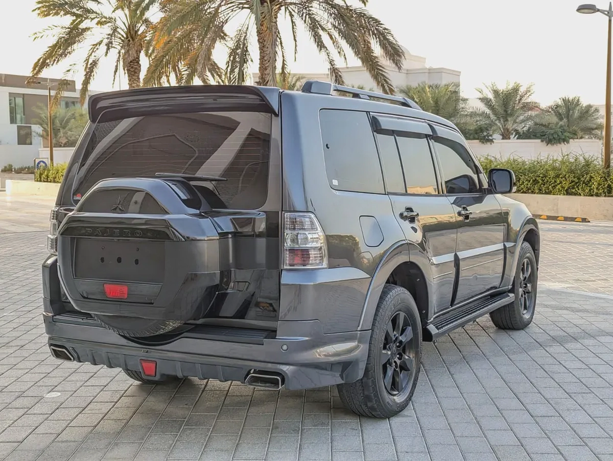 MITSUBISHI PAJERO 2017 GLS MID OPTION GCC IN EXCELLENT CONDITION
