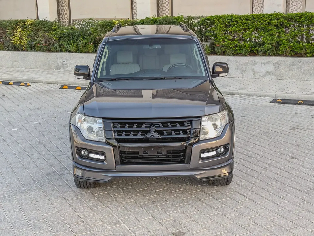 MITSUBISHI PAJERO 2017 GLS MID OPTION GCC IN EXCELLENT CONDITION