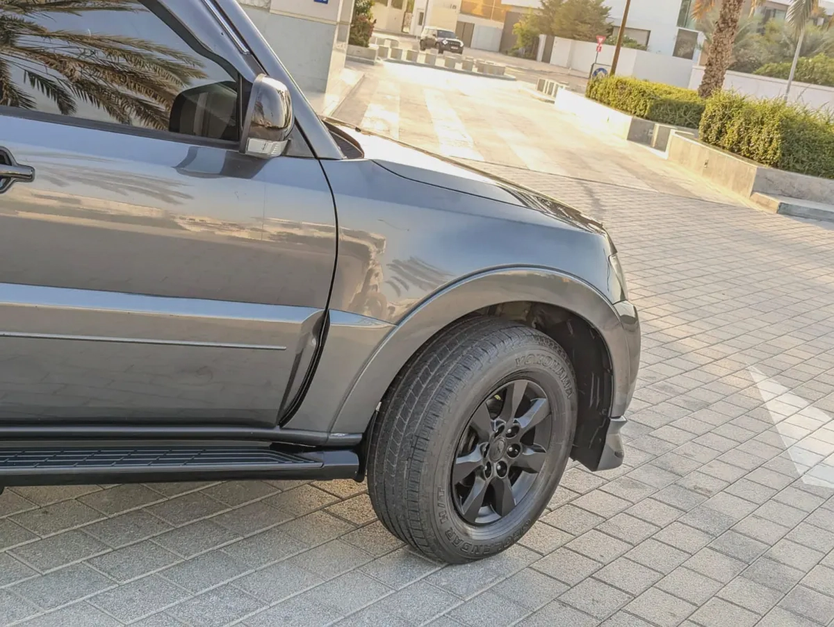 MITSUBISHI PAJERO 2017 GLS MID OPTION GCC IN EXCELLENT CONDITION