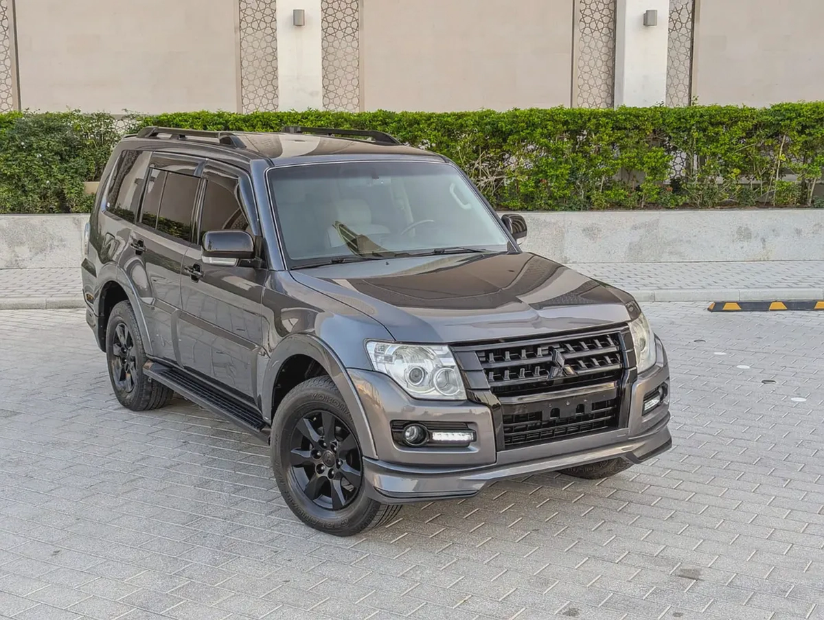 MITSUBISHI PAJERO 2017 GLS MID OPTION GCC IN EXCELLENT CONDITION
