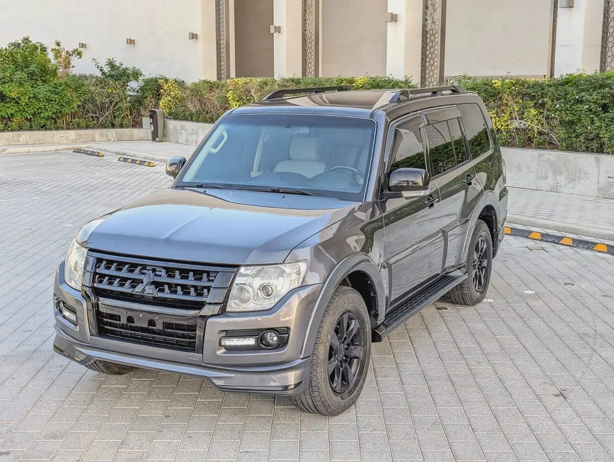 MITSUBISHI PAJERO 2017 GLS MID OPTION GCC IN EXCELLENT CONDITION