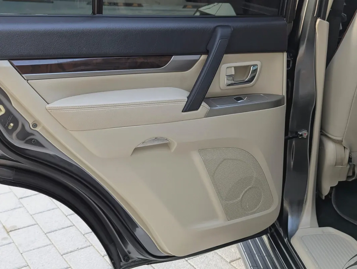 MITSUBISHI PAJERO 2017 GLS MID OPTION GCC IN EXCELLENT CONDITION