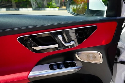 2024 Mercedes-Benz GLC 300 4MATIC | Luxury & Innovation | US Specs-4