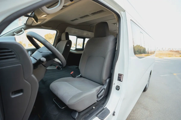 High-Roof 13-Seater Passenger Van | Manual | GCC Specs | Ref#N85546