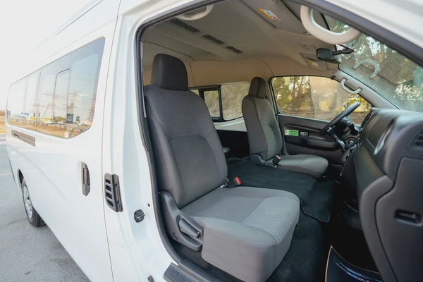 High-Roof 13-Seater Passenger Van | Manual | GCC Specs | Ref#N85546
