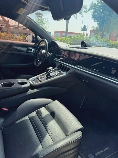 Porsche Panamera-8
