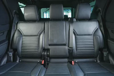 Land Rover Discovery SE R-Dynamic-GCC-7 Seats-Full Service History-Black Pack-19