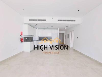 Elegant Sea View | 1BHK Balcony | Brand New-4