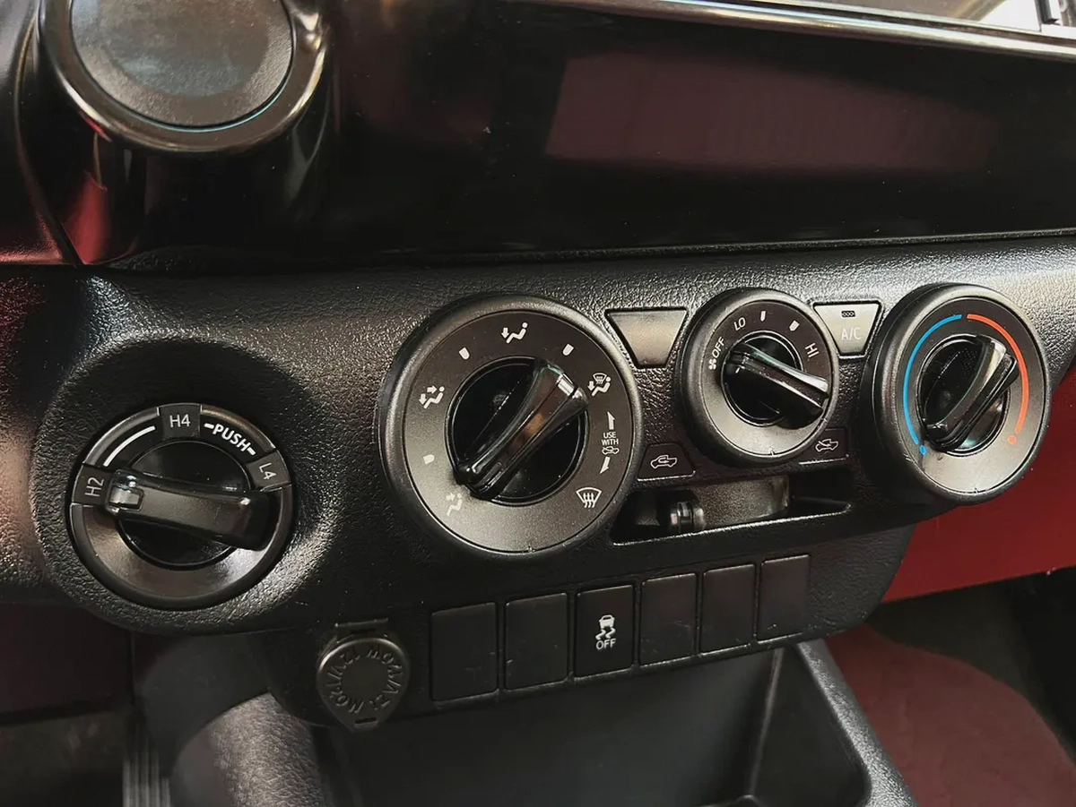 2020 Toyota Hilux, 4X4 Manual, GCC | Ref#1067-16-16