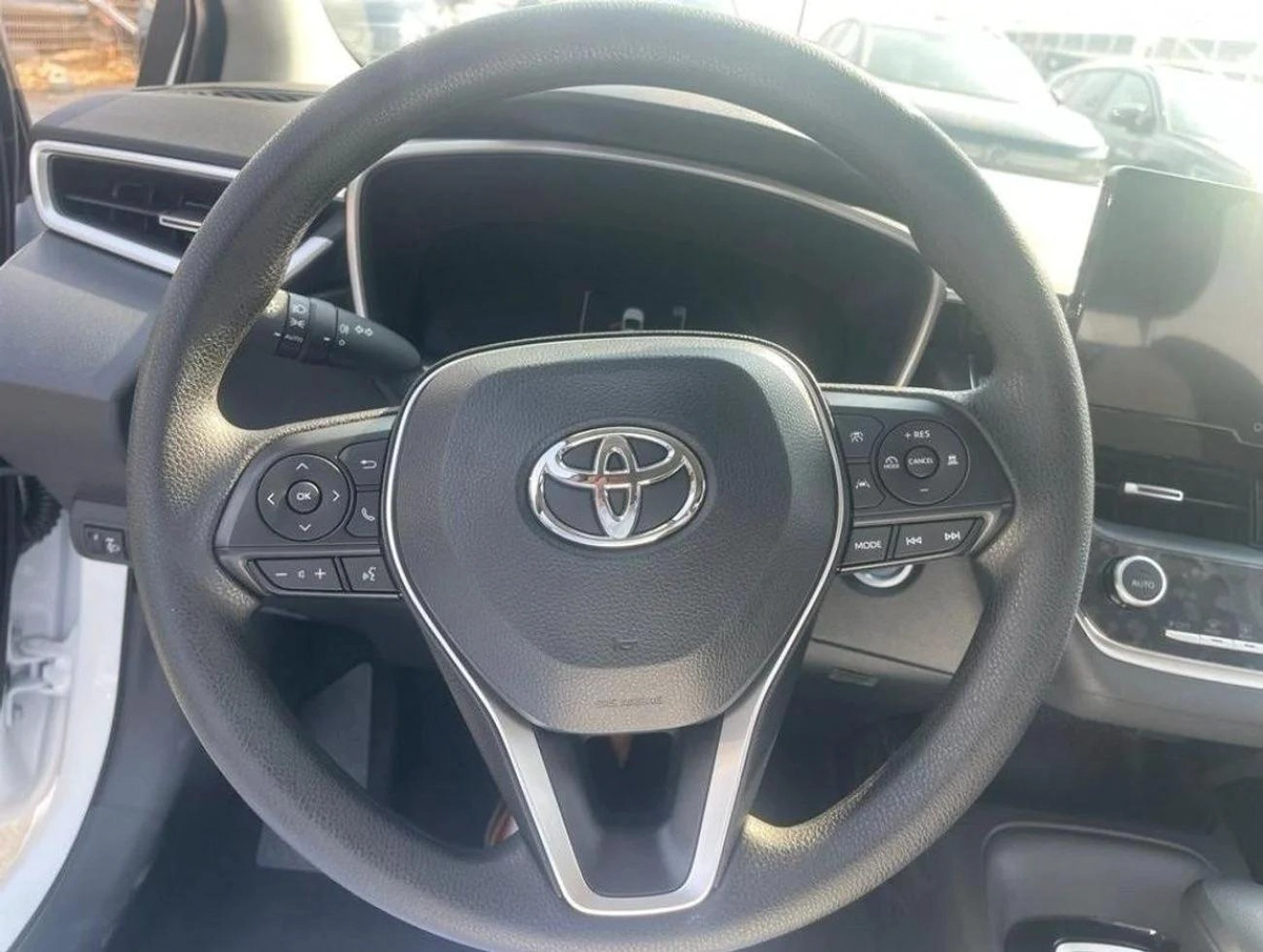 Toyota Corolla 1.8 L HYBRID LEVIN-4-4