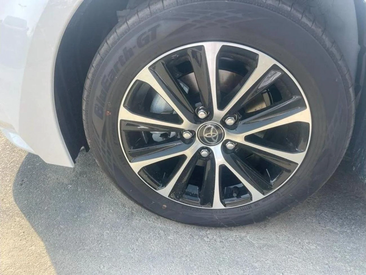 Toyota Corolla 1.8 L HYBRID LEVIN-5-5