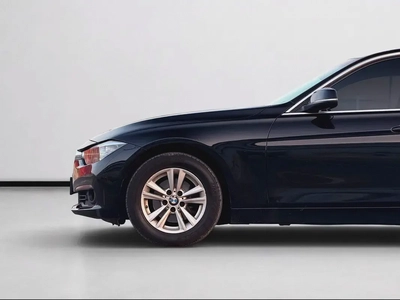 BMW 320i | 2.0L TURBO | 184 HP | GCC SPECS | 2017-8