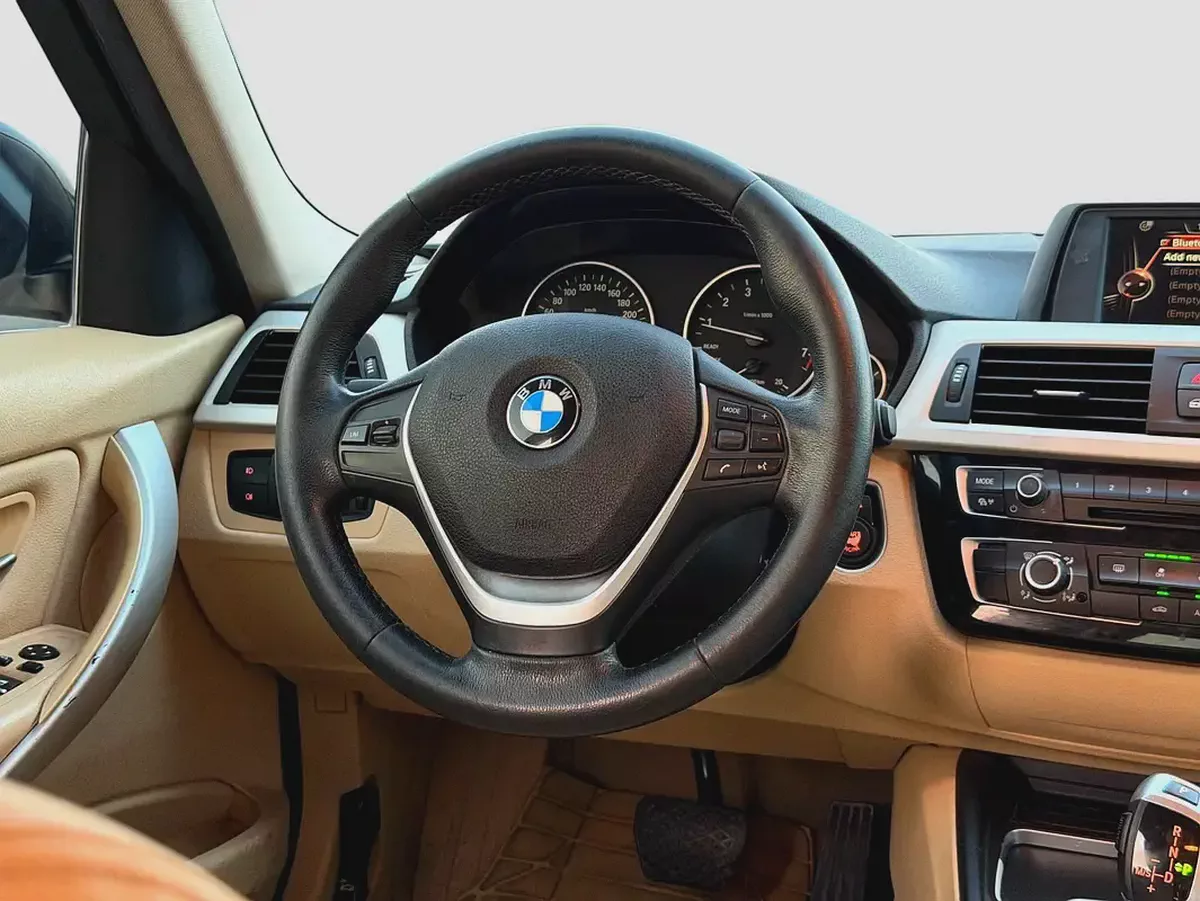 BMW 320i | 2.0L TURBO | 184 HP | GCC SPECS | 2017-14-14