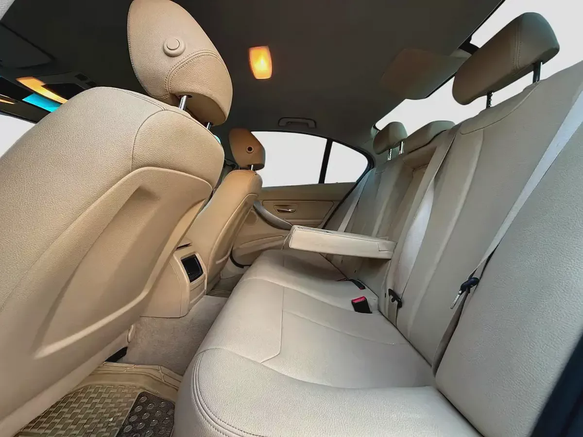 BMW 320i | 2.0L TURBO | 184 HP | GCC SPECS | 2017-18-18