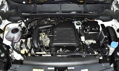 Skoda Kushaq ( 2023 Model ) in White Color GCC Specs-3