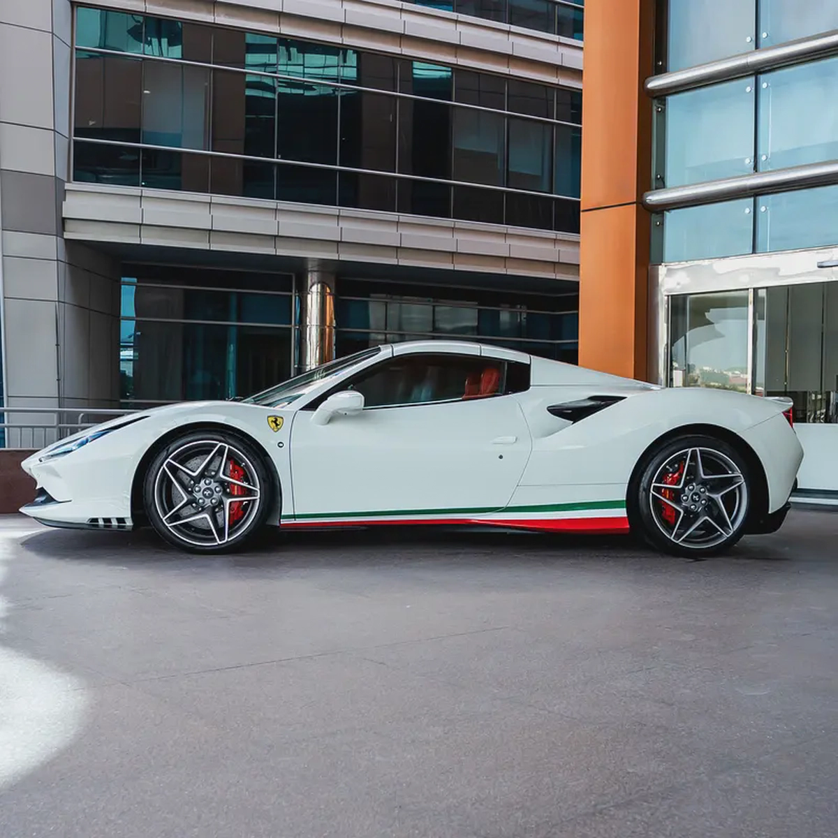 2023 FERRARI F8 SPIDER DONE ONLY 2000KM-8-8