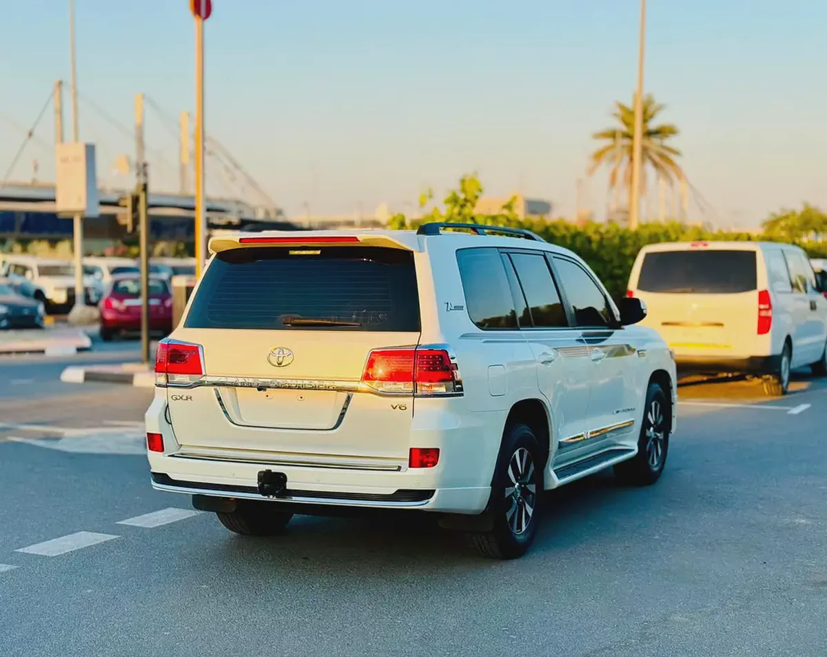 Toyota Land Cruiser 4.0L GXR | V6 | 2018 | GCC Specs | Well Maintained |-5-5