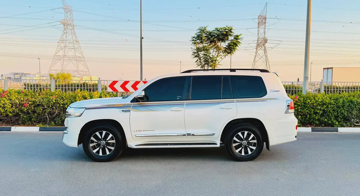 Toyota Land Cruiser 4.0L GXR | V6 | 2018 | GCC Specs | Well Maintained |-8-8