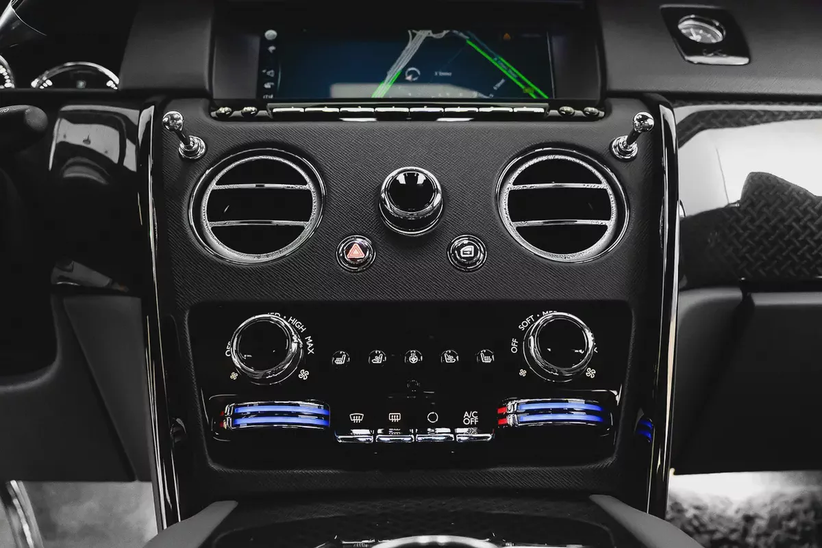 24,610 AED / month | 60 months | 0% DP | 2022 Rolls Royce Cullinan Black Badge-13-13