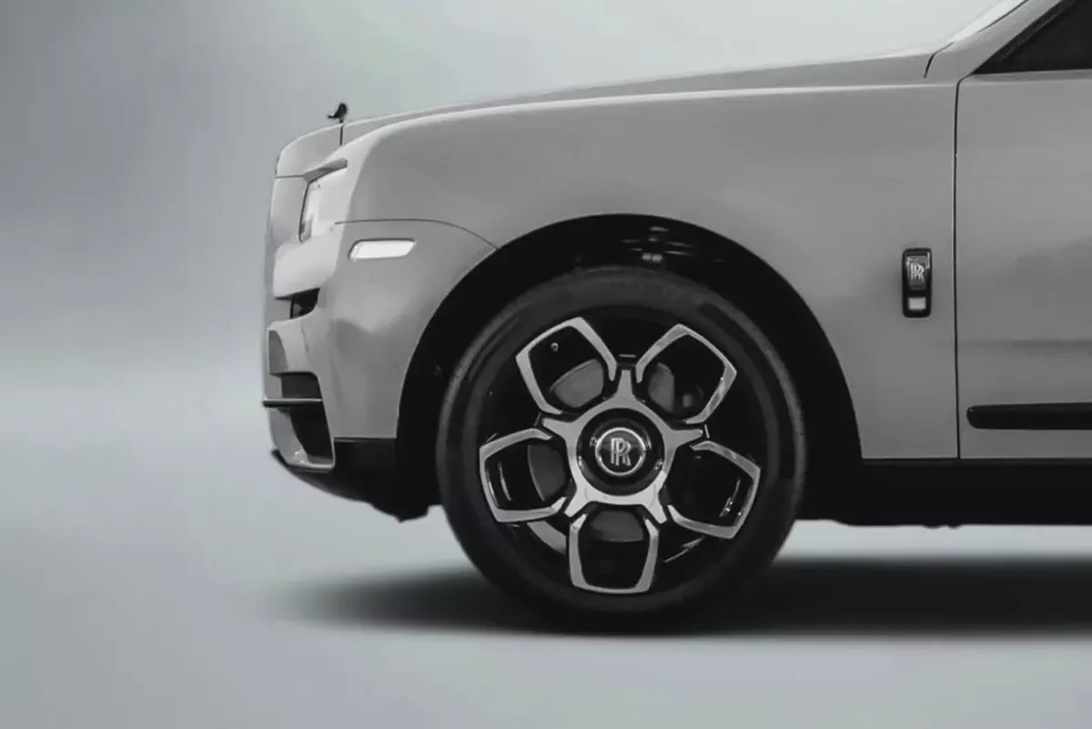 24,610 AED / month | 60 months | 0% DP | 2022 Rolls Royce Cullinan Black Badge-4-4