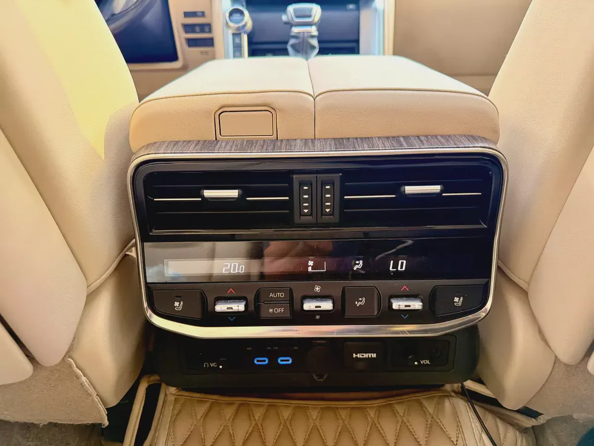 Toyota Land Cruiser VXR 4.0L 2024 GCC Specs Under Warranty from Alfutaim-15-15