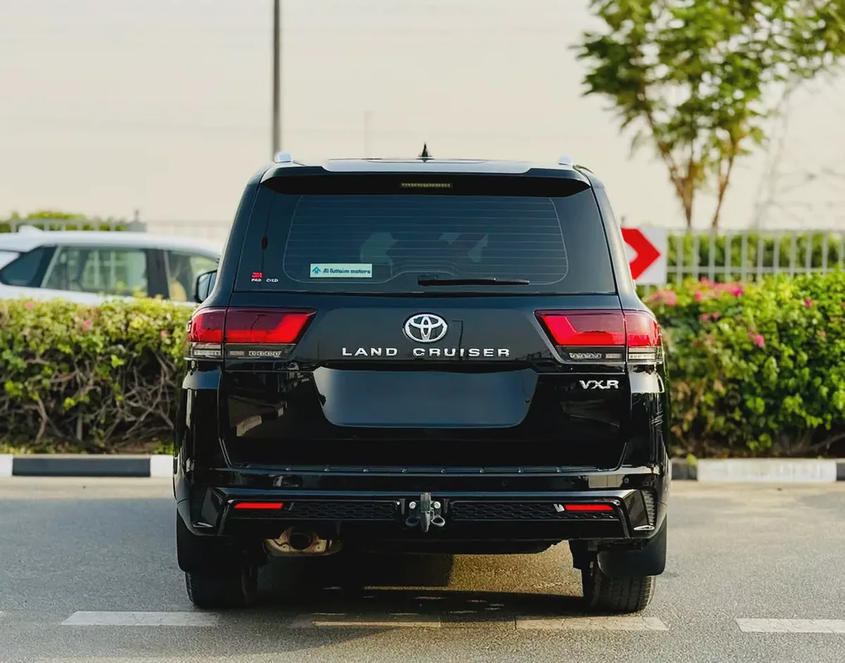 Toyota Land Cruiser VXR 4.0L 2024 GCC Specs Under Warranty from Alfutaim-4-4