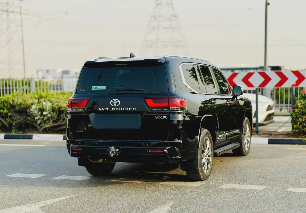 Toyota Land Cruiser VXR 4.0L 2024 GCC Specs Under Warranty from Alfutaim-5-5