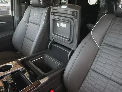 2025 ESCALADE SPORT PLATINUM CAPTAIN SEATS SUV BRAND NEW 0KM-14