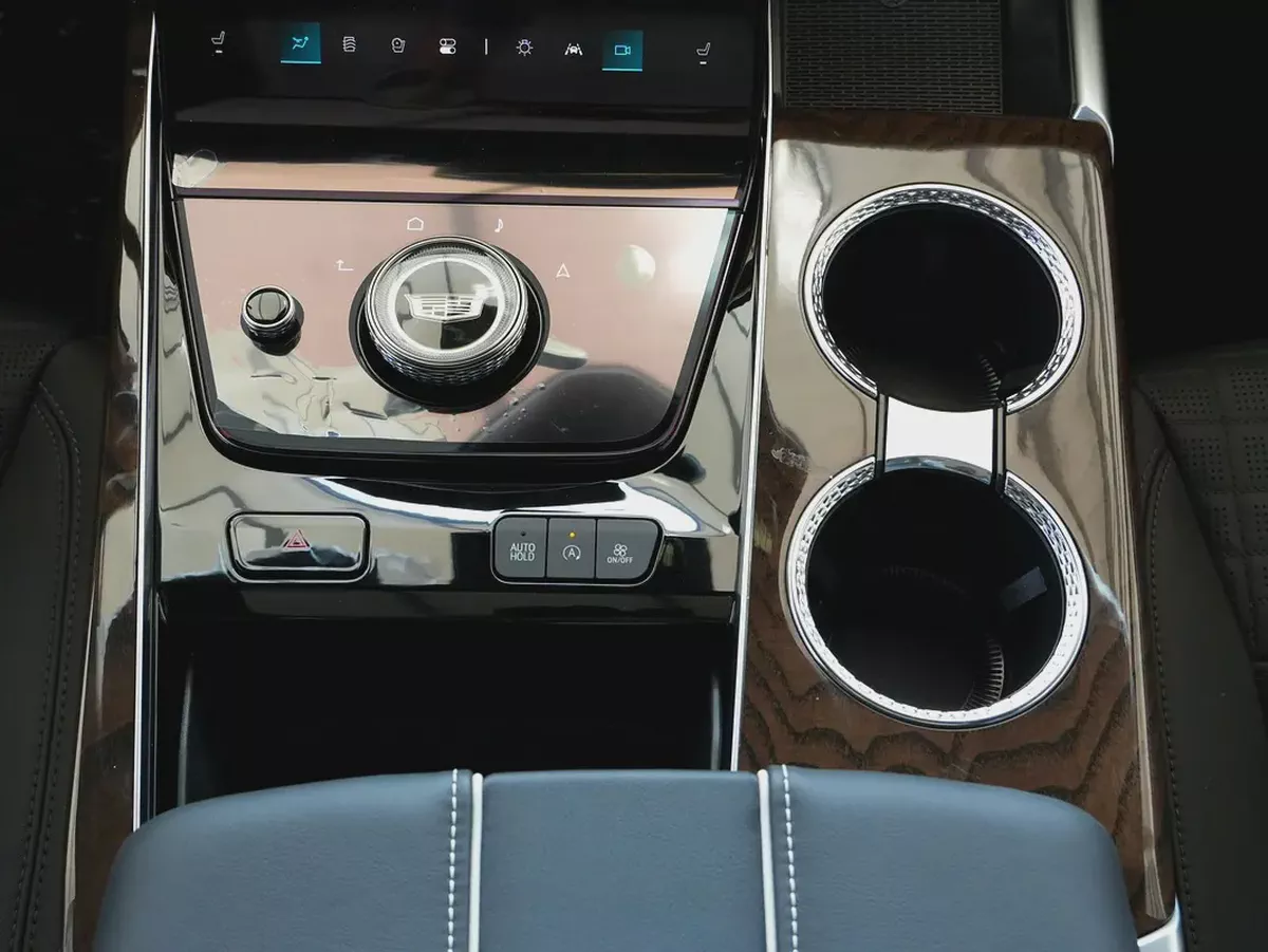 2025 ESCALADE SPORT PLATINUM CAPTAIN SEATS SUV BRAND NEW 0KM-10-10