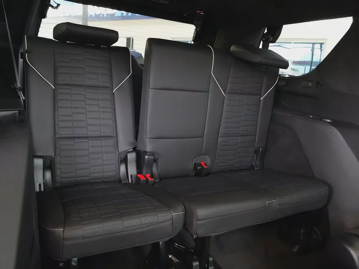 2025 ESCALADE SPORT PLATINUM CAPTAIN SEATS SUV BRAND NEW 0KM-15-15